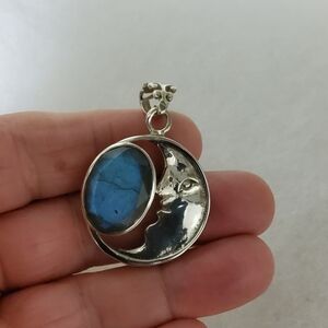 Himalayan Gems Sterling Silver Moon Pendant with Labradorite